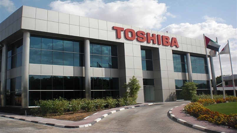 هل تبيع توشيبا إحدى شركاتها؟