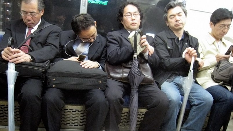 اكبر تراجع يشهده اليابانيون منذ 1968