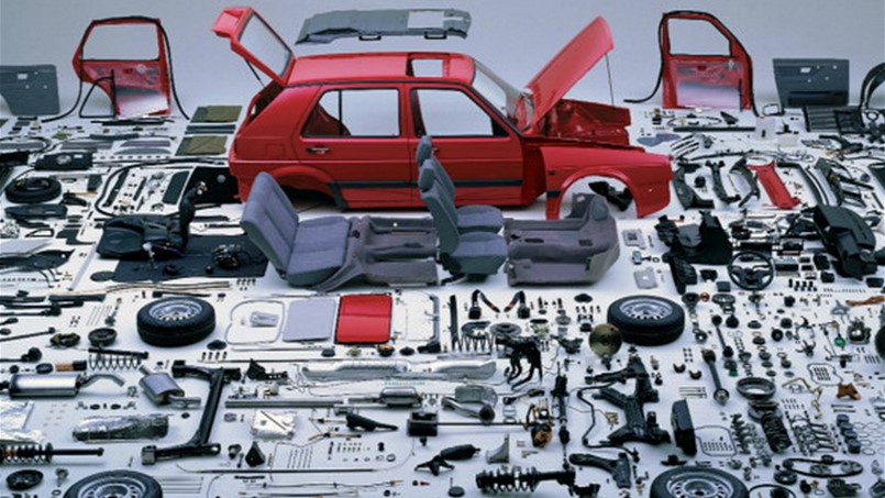 يسرقون السيارات ويفكِّكون قِطعها