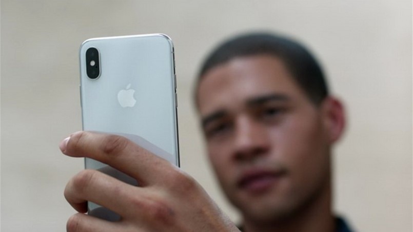 أي ميزة لآيفون أسرع الإصبع أم الوجه؟