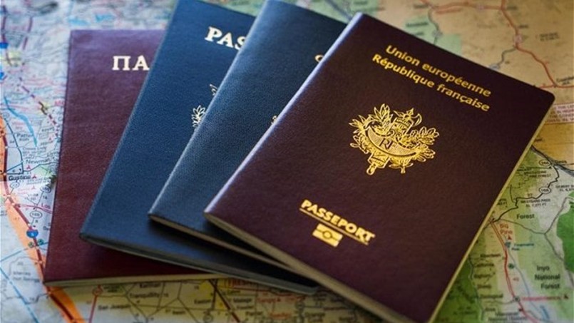 ماذا يعني لون جواز السفر الذي تحمله؟
