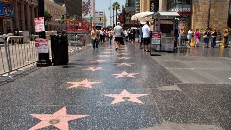 نجم جديد يحصل على نجمة في ممرّ مشاهير هوليوود