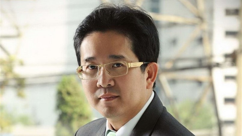 آذار أفقده نصف ثروته