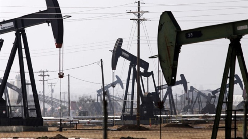 النفط يتراجع بانتظار ترامب