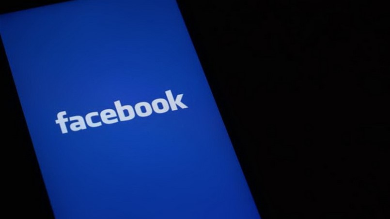 فايسبوك آيفون بالعربي