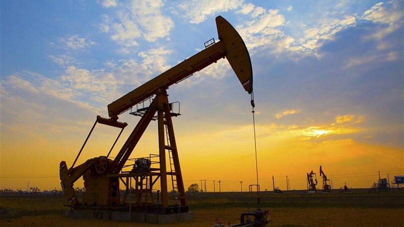 انخفاض أسعار النفط مع زيادة الإنتاج