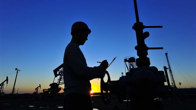 أسعار النفط تواصل التراجع
