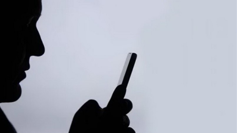 يبكي عنكم ويرقص عنكم وعيده اليوم