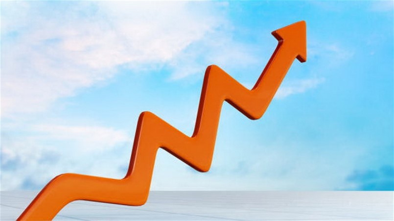 السباق نحو التريليون دولار.. من سيصل أولاً؟