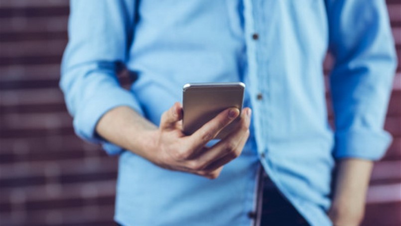 أعلى شاشة أندرويد وأسفل شاشة آيفون