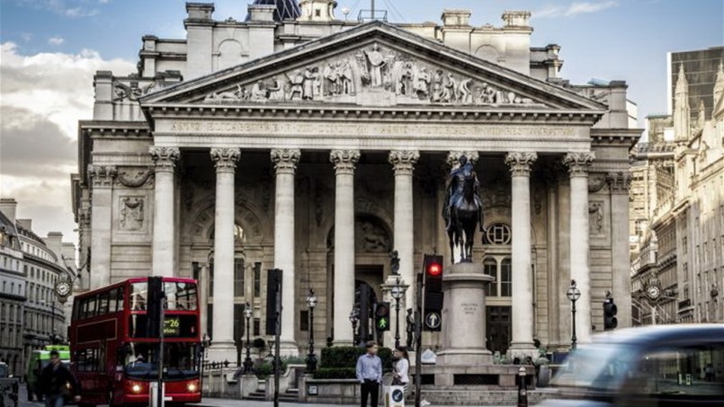 الفائدة في بريطانيا كما هي