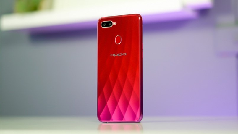هاتف OPPO F9 التميز بكل أطيافه