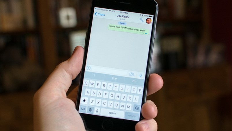 بين واتساب و12.1 iOS الحق على من؟