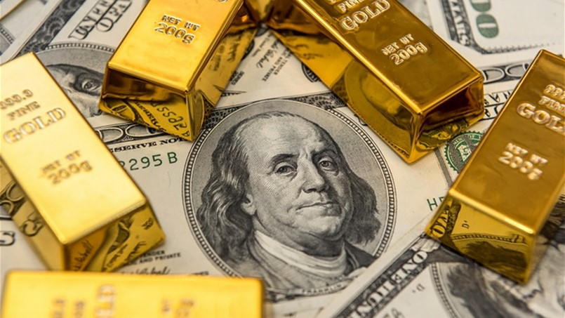 تراجع الدولار يرفع أسعار الذهب