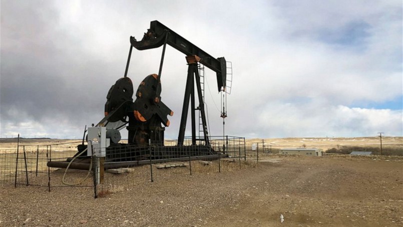 تراجع أسعار النفط هامشياً