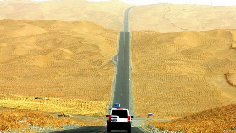 ما هو الدور المحوري الذي يلعبه اقسى طريق صحراوي في العالم؟