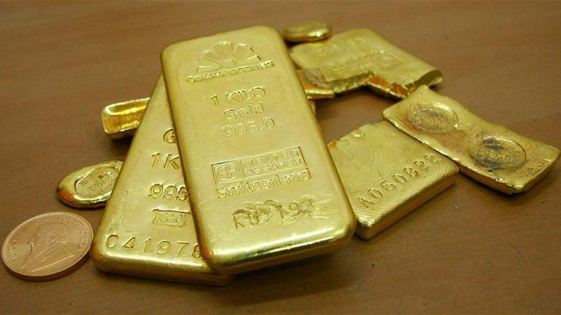 انخفاض الدولار يدعم الذهب
