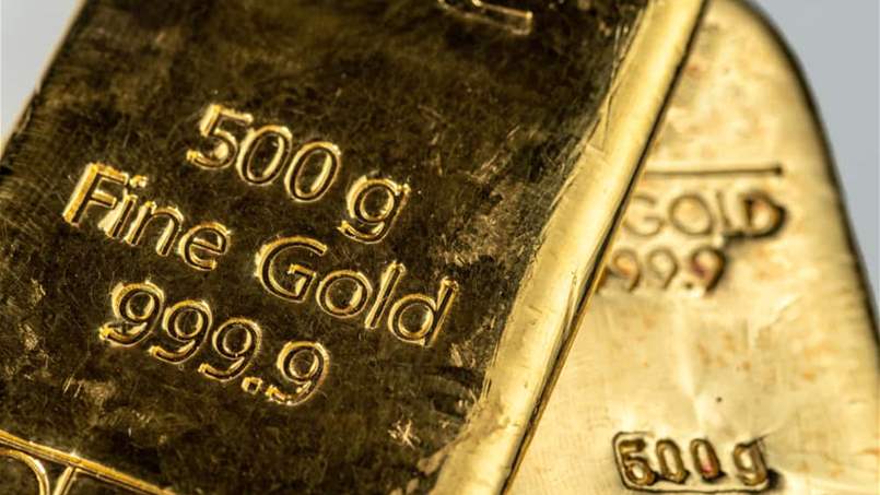 الدولار يرفع الذهب 1%