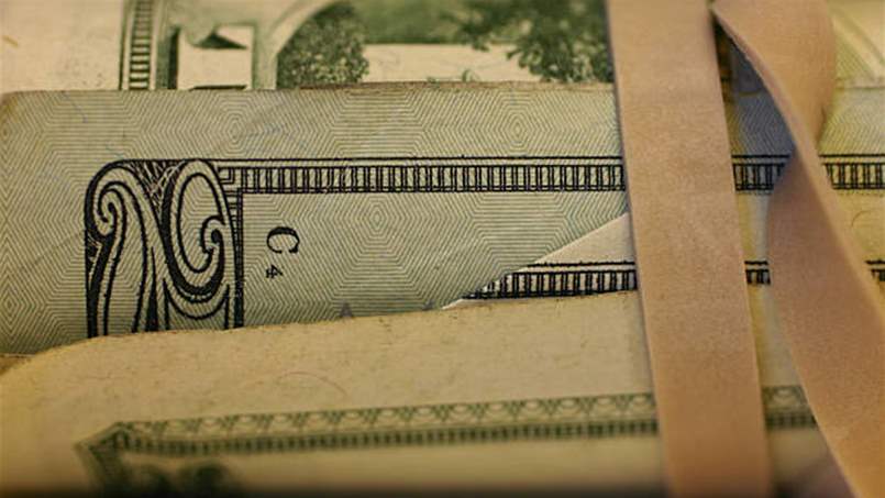 مصرف لبنان يُمدد سحوبات الدولار