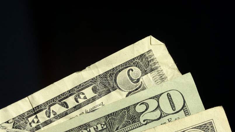 سعر صرف الدولار في السوق السوداء في 9 حزيران