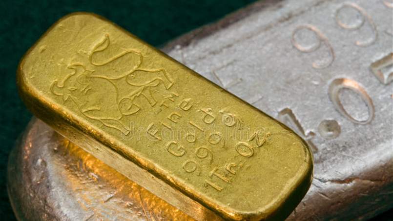 سعر أونصة الذهب في مستهل تداولات الأسبوع