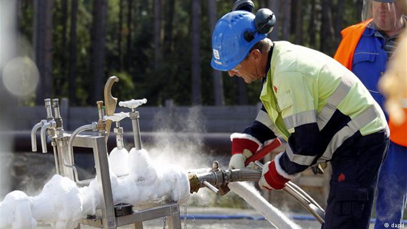 بوتين يحذر من سرقة الغاز الروسي العابر