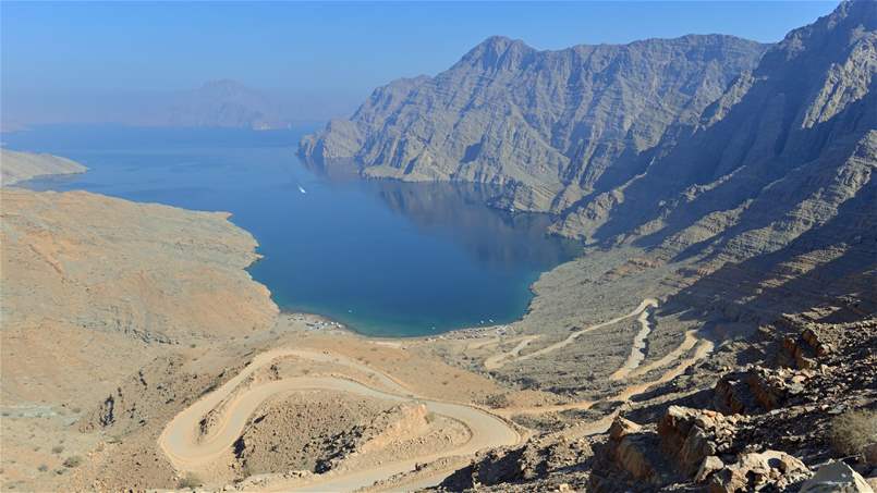 كم بلغت أسعار النفط بعد التهديد بإغلاق مضيق هرمز؟