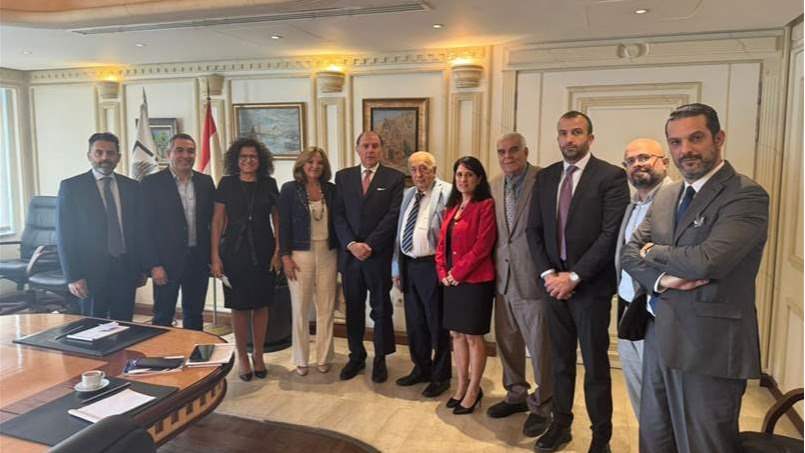 من رد الودائع إلى استخدام الذهب.. هذا ما كشفه حاكم مصرف لبنان لجمعية الإعلاميين الاقتصاديين