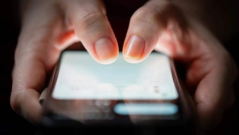 خطأ كارثي يرتكبه معظم مستخدمي الهواتف الذكية يومياً