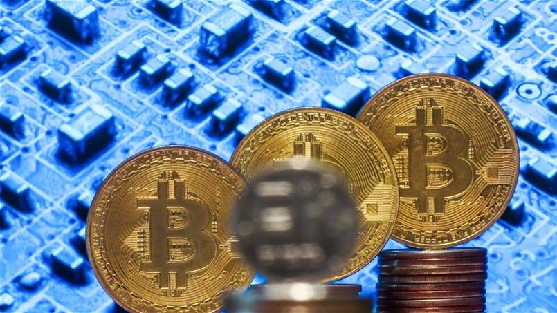 ضغوط الفائدة تهوي بالعملات الرقمية