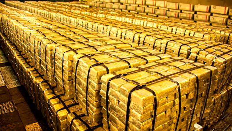 الذهب يقلص مكاسبه والفضة تعاكسه 