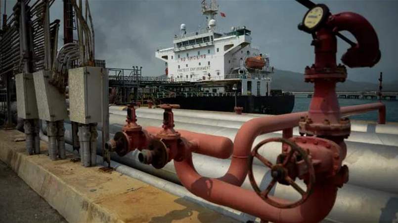 أسعار النفط تتفاعل مع حصار ترامب لسواحل فنزويلا