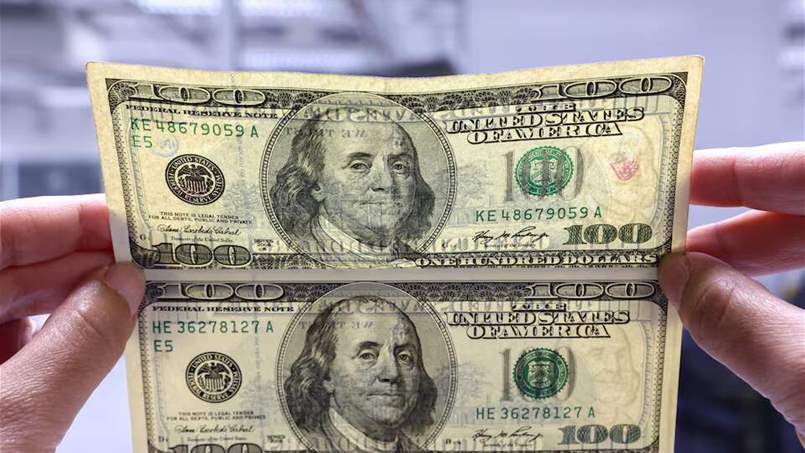 "سويفت" تؤكد: الدولار يكتسح اليورو واليوان والين