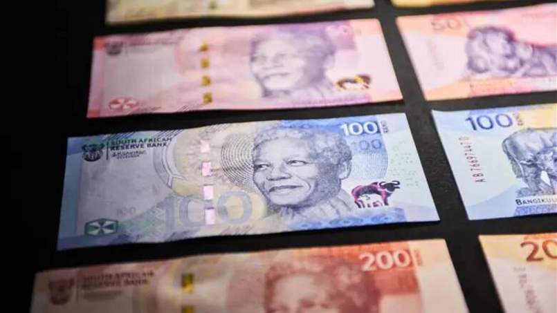 مكاسب الذهب التاريخية تنعش عملة هذه الدولة