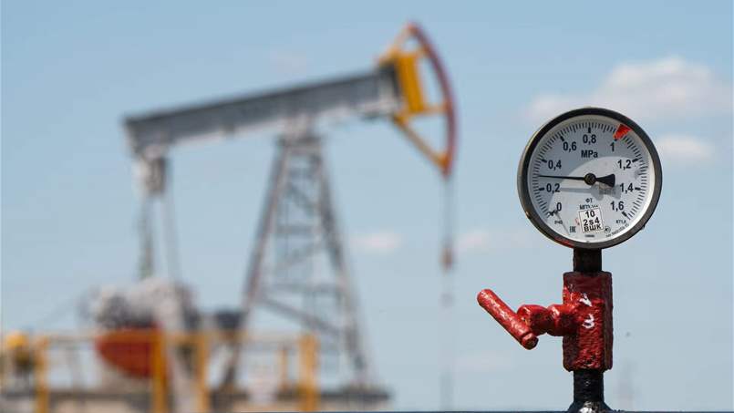 أسعار النفط تعزز مكاسبها وترتفع 2%