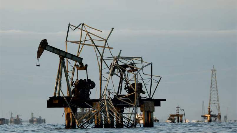 أميركا تخفف العقوبات على صادرات النفط الفنزويلية