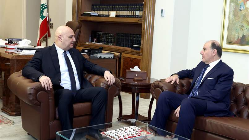  الاستقرار النقدي أولاً.. سعيد يطلع عون يطّلع على نتائج اجتماعات باريس