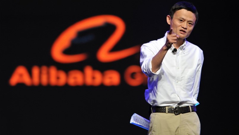 ماذا فعلت شركة علي بابا للتجارة بمؤسسها ؟