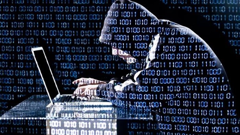 قراصنة يخترقون هواتف وكمبيوتر الشخصيات