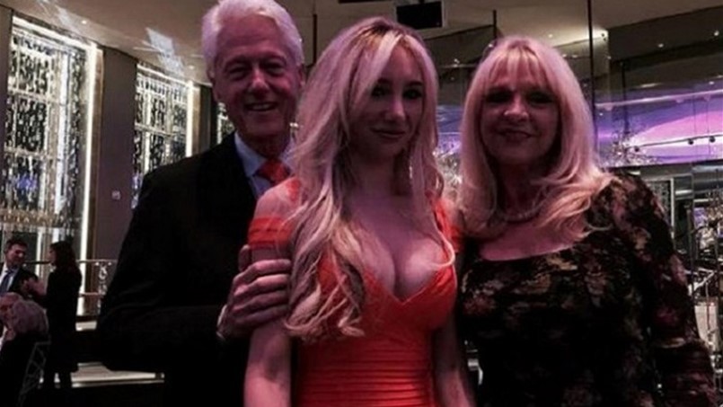 صورة جديدة لكلينتون تثير ضجة