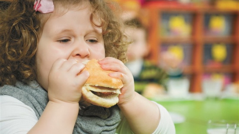 مأكولات تؤدي إلى تراجع نتائج اولادكم في الدراسة