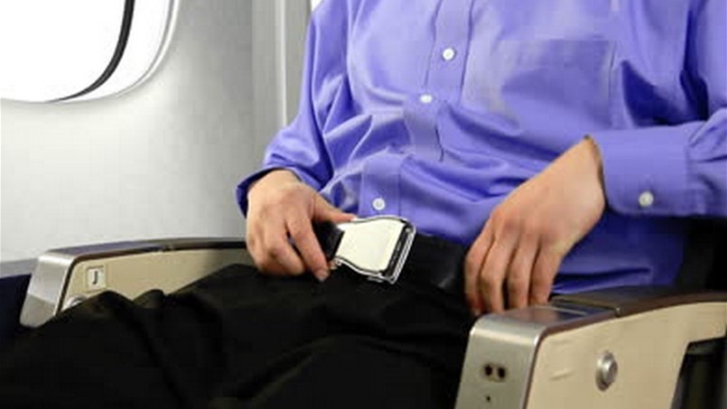 أحزمة الأمان على الطائرة.. تحمي أم تُعرقل ؟