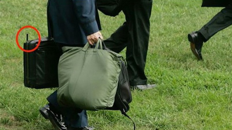 ما سرّ الحقيبة السوداء التي لا تفارق رؤساء أميركا ؟