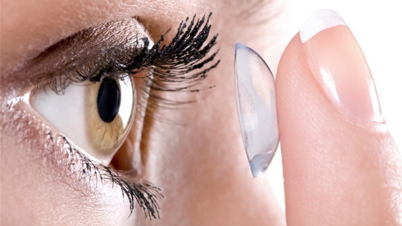 عدسات لاصقة تكبِّر المشهد لضعيف البصر