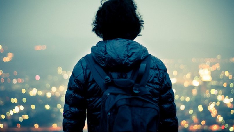 تجارب تحصل مع من يسافر لوحده