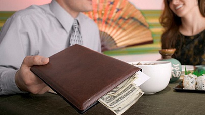 هكذا تُدفع الاكرامية لمن يستحقها