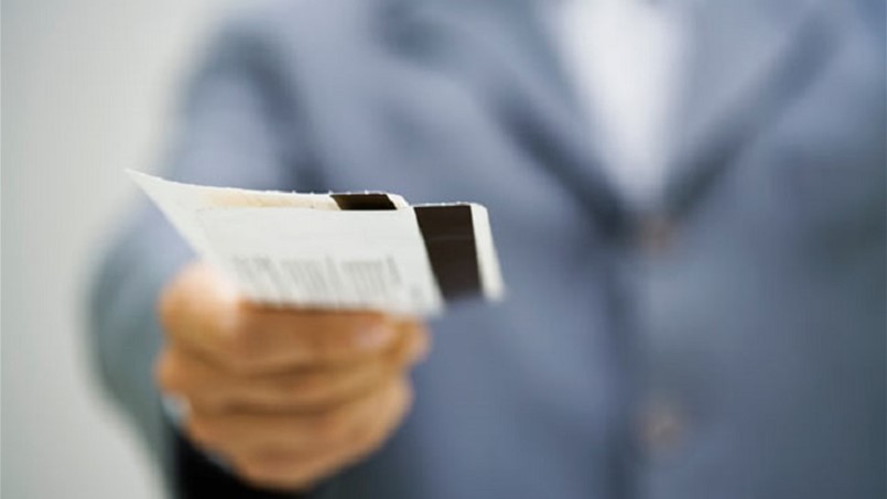 هذا ما يحصل لرجل يسافر لأول مرة