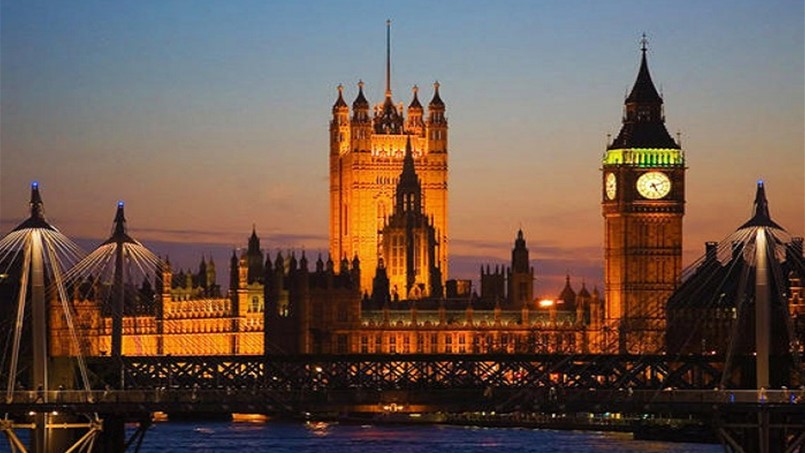 بريطانيا ترفع الحد الادنى للاجور