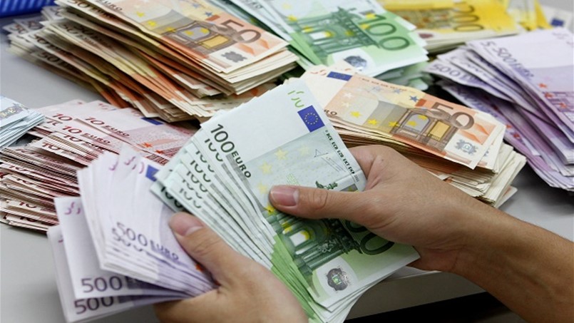 فرنسا تشن حربا على الدفع النقدي