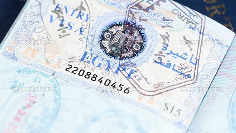 مصر توقف تأشيرات السياح عبر منافذ الوصول